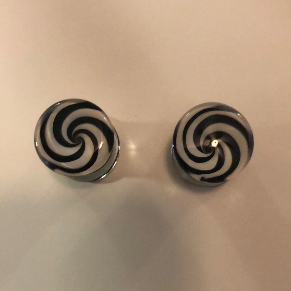 Black and white plugs